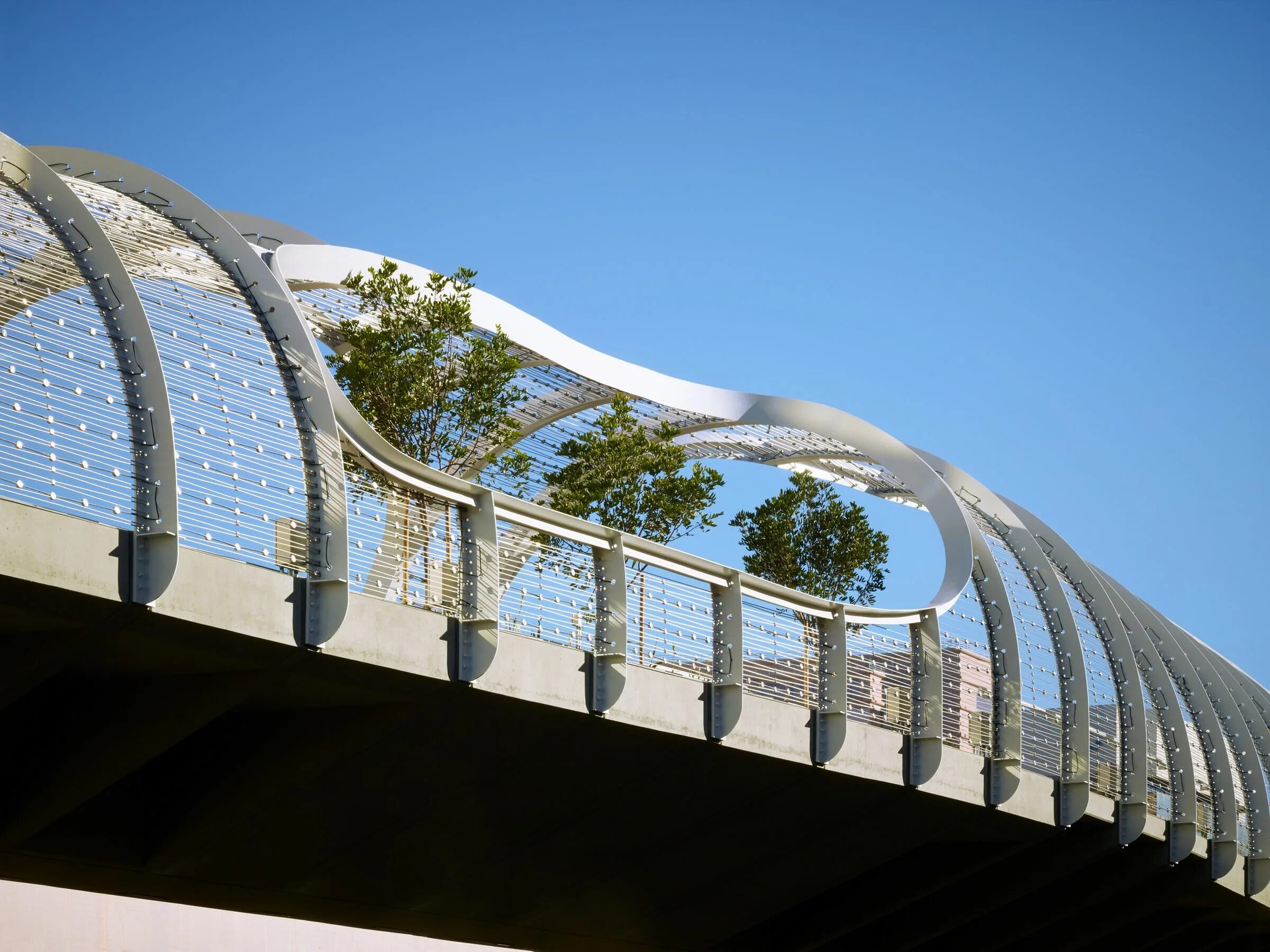 Переход между. Мост Reinig Bridge. Ruyi Bridge мост. Мост пешеходный большепролетный. Пешеходный мост базальтофибробетон.