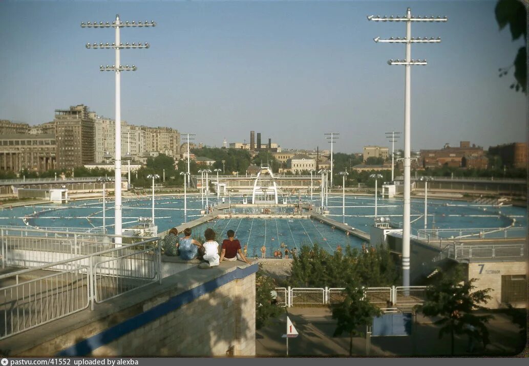 Intex pool. Вода для бассейна москва. Наполнить бассейн. Навес для уличного бассейна. Покрытие для бассейна.