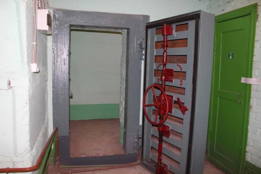 Бомбоубежище томск. Бомбоубежище в бузулуке. Дг-1-900 гермодверь. Убежища в томске. Бомбоубежище томск.