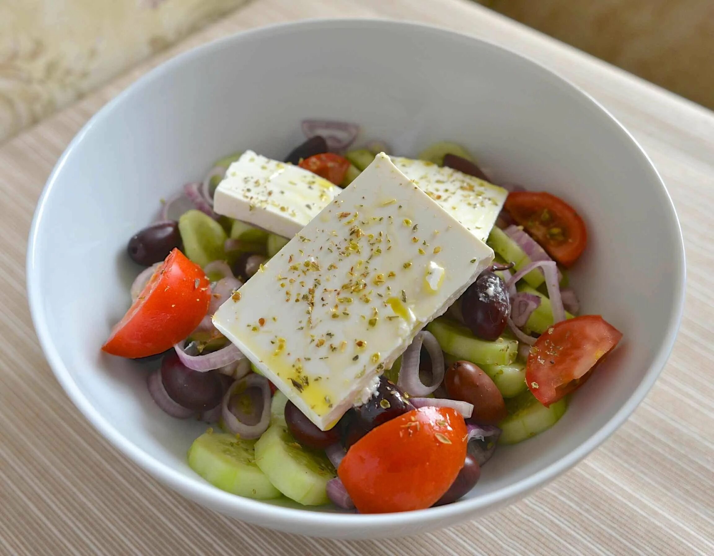 Греческий классик. Греческий салат Хориатики. Хорьятики греческий классический. Greek Salad(греческий салат). Греческий салат с фетаксой.