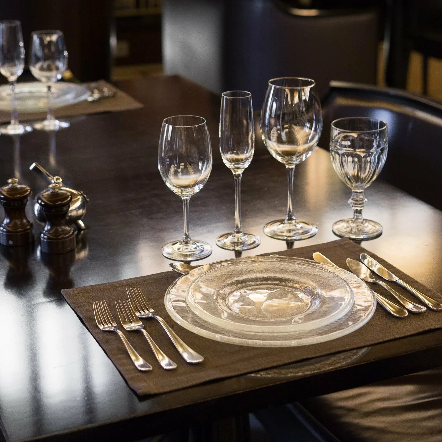 Сервировка и обслуживание стола. Сервировка стола. serverovka. сервировка стола приборы. классическая сервировка стола.