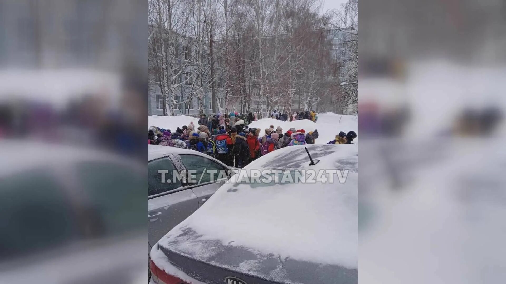 Заминирование школы в Казани. В Казани заминировали школу. Эвакуация школ в Казани. Эвакуация школ в Казани сегодня.