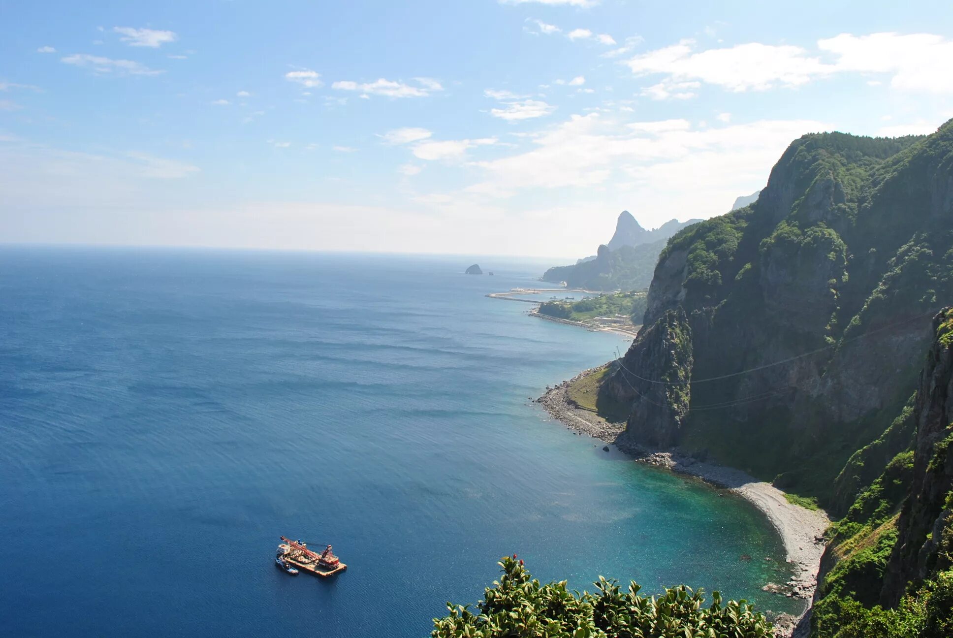 Уллындо. Остров Уллындо. Японское море. Побережье японского моря. An island off the coast