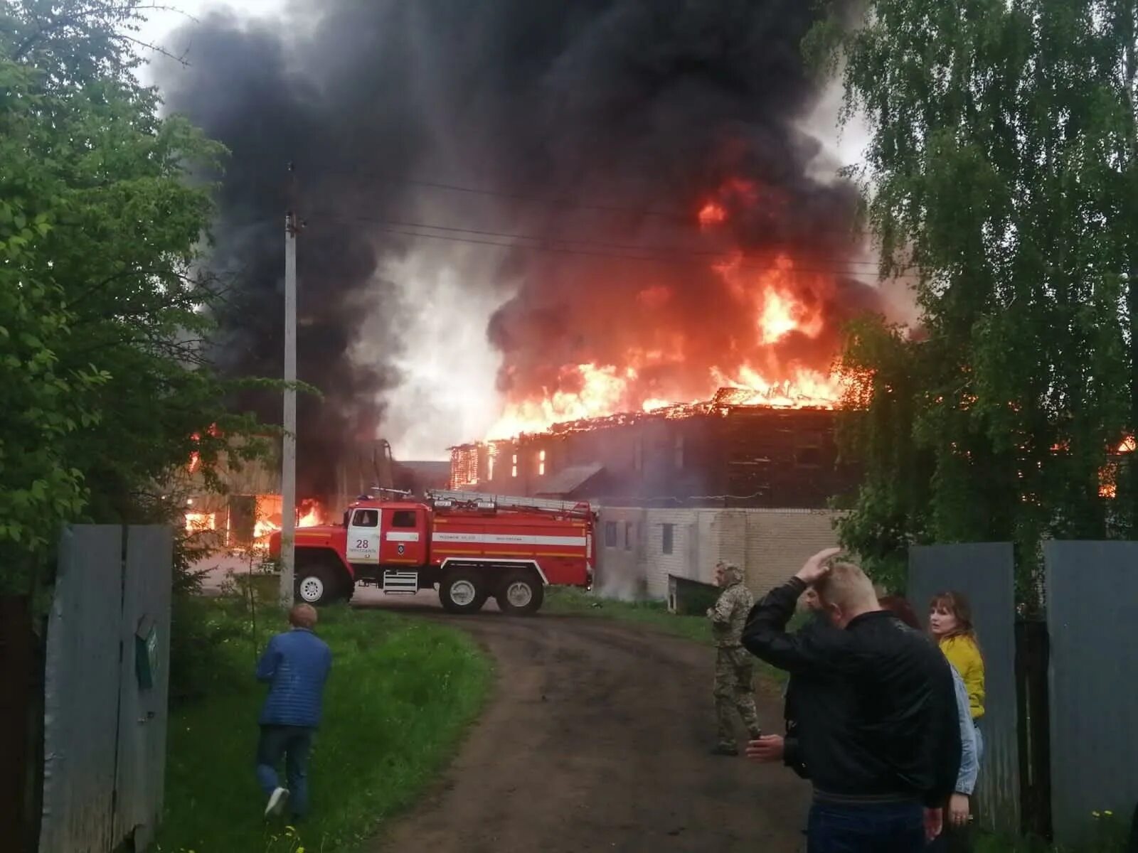 Пожар в переславле залесском. Огонь переславль залесский. Огонь переславль залесский. Пожар в переславле залесском сегодня ночью. Пожар в переславле залесском.