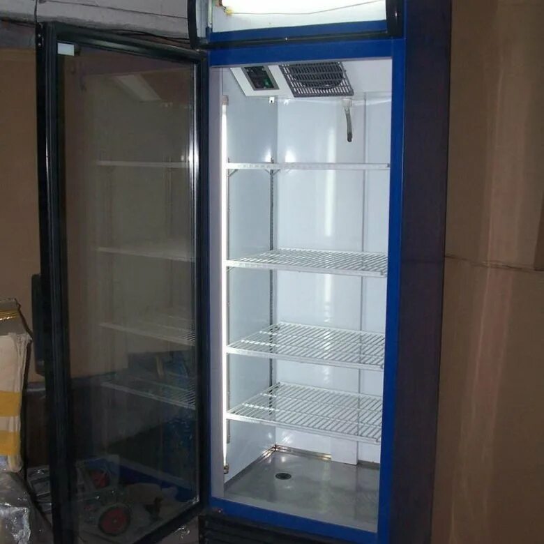 Холодильник Атлант со стеклянной дверью. Холодильник магазинный. Холодильник со стеклянной дверцей. Стеклянный холодильник. Холодильник для напитков б у