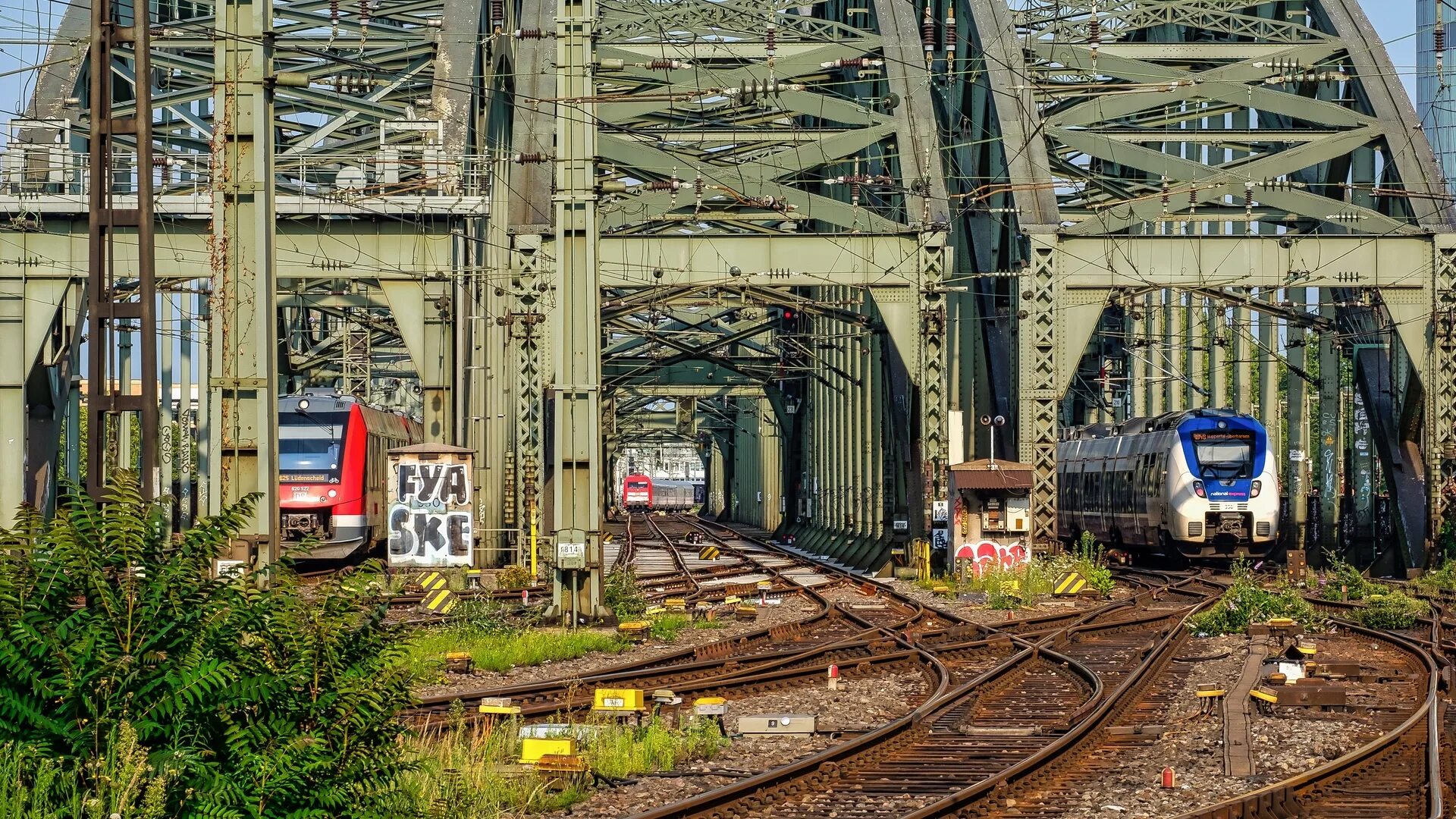 Известные железные дороги. Мост Железнодорожный ЮУЖД. ЖД станция Монреаль. Железнодорожный узел. Железнодорожный транспортный узел.