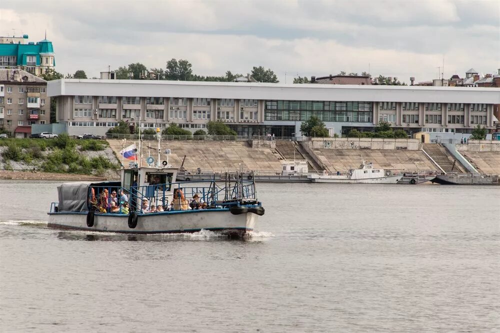 Река томь томск речной вокзал. Речной вокзал Томск. Речвокзал Томск. Речпорт Томск. Реч вокзал Томск.