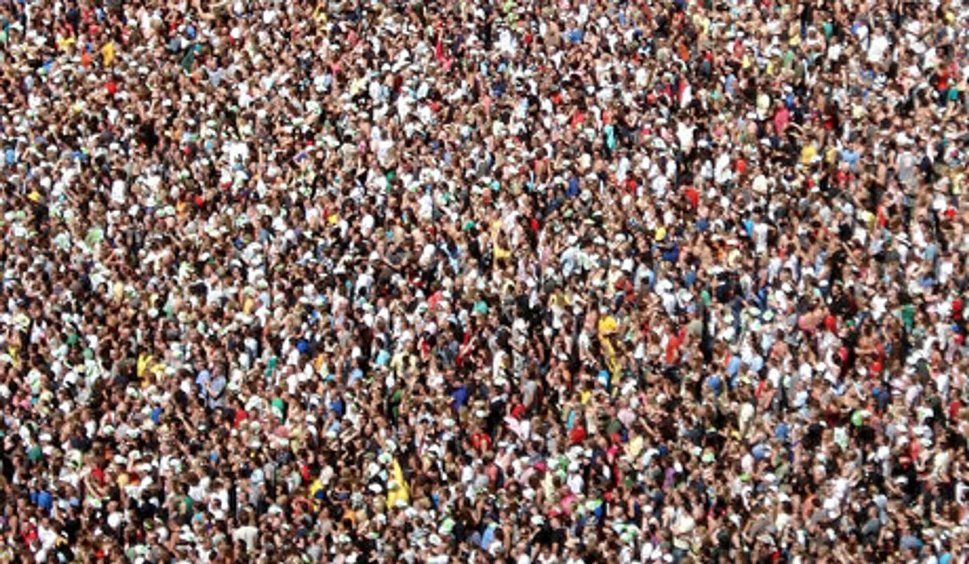 Много людей на земле. Много людей на планете. Население. Толпа людей на планете.