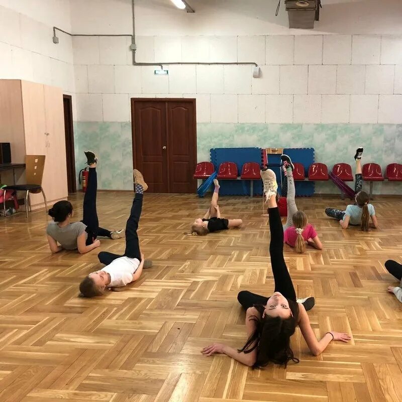 Гимнастика свиблово. Школа танцев для детей 6 лет омск. Танцы для детей свао. Школа спортивного танца для детей. Культурный центр медведково бабушкинская для детей.