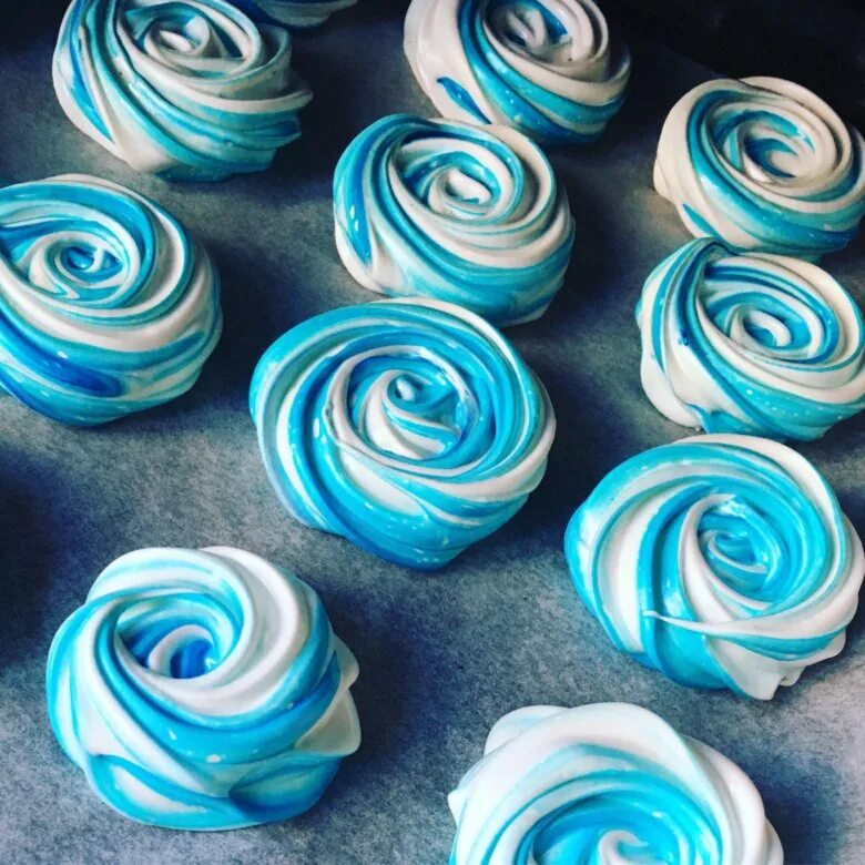 Голубая зефирка. Зефир фон. Безе эстетика. Голубой зефир. Зефир голубого цвета.