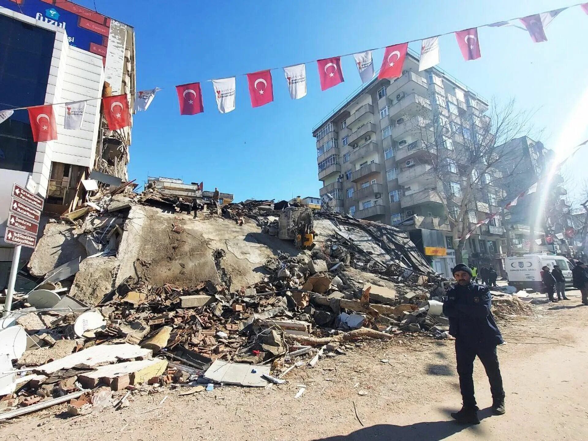 Землетрясение вызванное взрывом. Землетрясение в Турции 2023. Землетрясение в Турции февраль 2023. Землетрясение в Турции 6 февраля 2023. Жертвы землетрясения в Турции 2023.