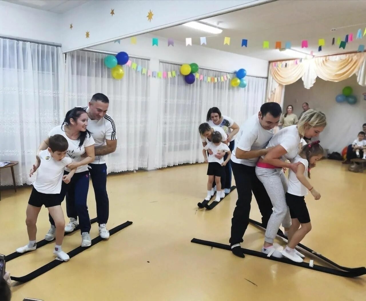 Спортивный праздник с папами. Спортивный праздник для отцов. Спортивный праздник для отцов. Спортивные мероприятия для детей в садике. Спортивный праздник для отцов.