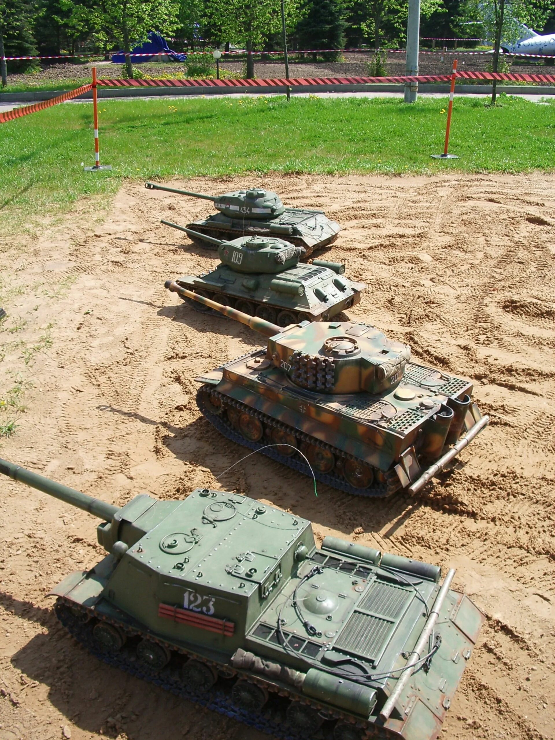 Танкодром прохоровка. Nemo (new mortar) ampv. Танкодром препятствия танковые. Танкодром белгород. Танкодром.