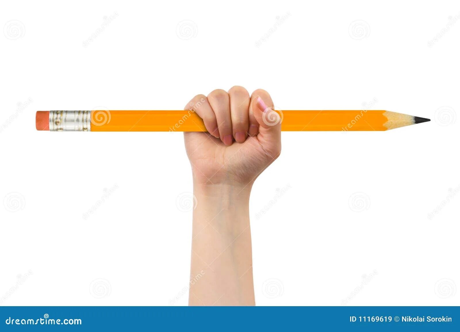Руки карандашом. Держит карандаш. Огромный карандаш. Человек держит карандаш.