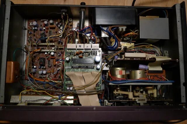 Стик universum. Видеомагнитофон Universum Hi-Fi. Universum 6600. Ека кассетная «Universum Hi-Fi System 6600». Усилитель Universum v4695.