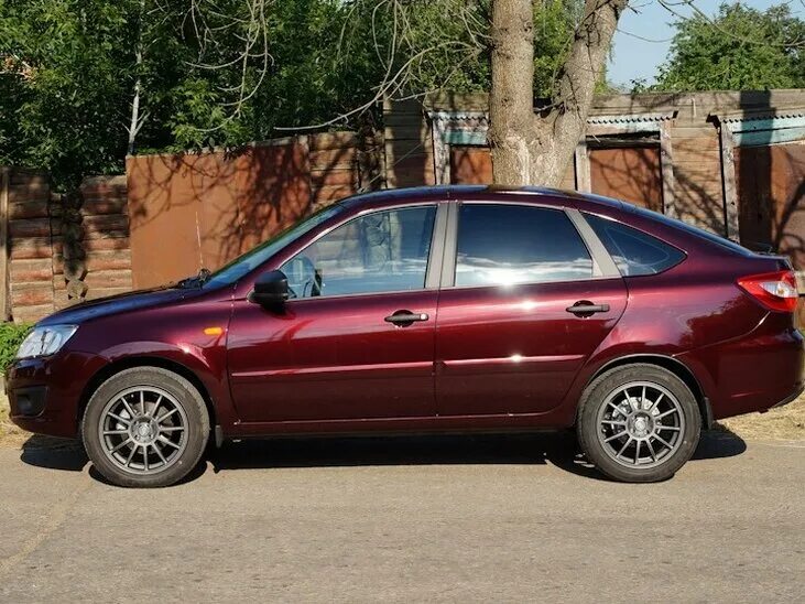 Как выглядит цвет гранта Оклейка стоек дверей Lada Гранта, 1,6 л, 2014 года аксессуары DRIVE2