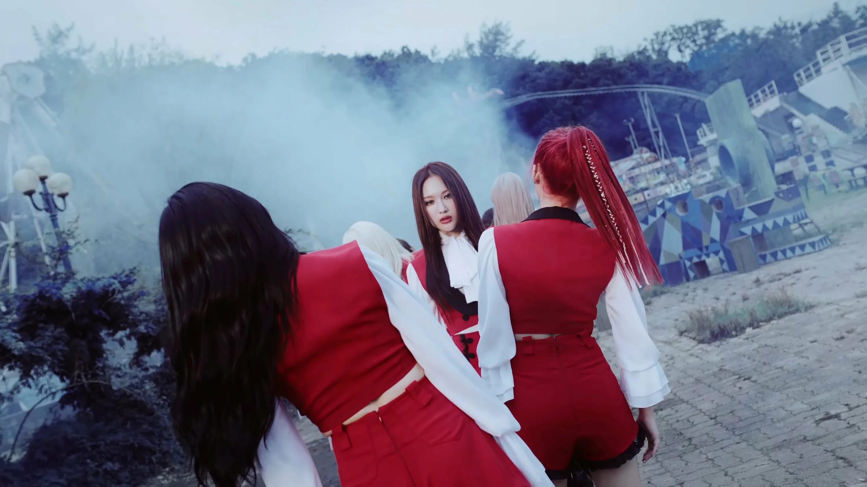 Dreamcatcher because. Dreamcatcher because на сцене. Дримкэтчер бикоз. Dreamcatcher гахен scream. Dreamcatcher бикоз.