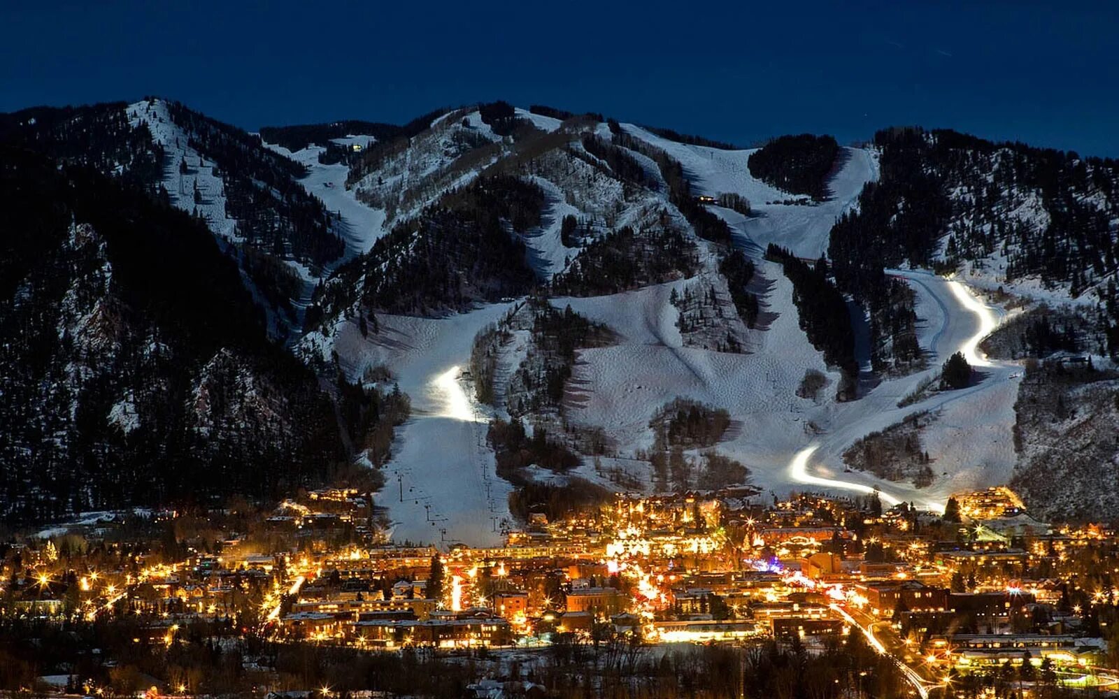 Aspen (аспен), сша, штат колорадо. Aspen (аспен), сша, штат колорадо. Аспен штат колорадо. Аспен горнолыжный курорт. Город аспен штат колорадо.