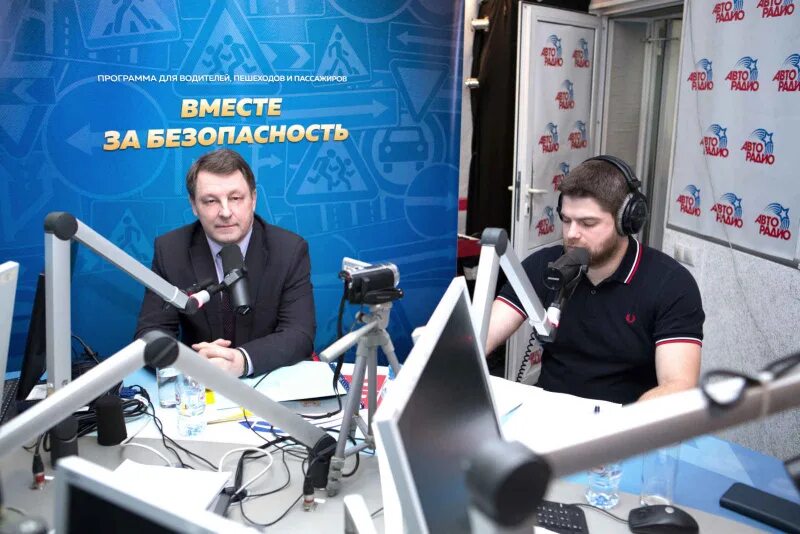 Авторадио москва эфир. Авторадио, радиостанция. Авторадио москва эфир. Авторадио логотип. Значок авторадио.