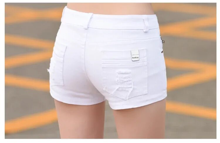 Короткие белые шорты. Белые короткие шорты на пляж. Белые короткие шорты женские. Шорты женские белый. Белые короткие шорты женские.