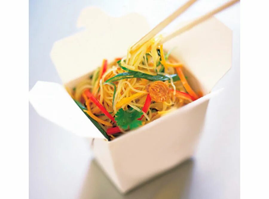 Лапша упаковка. Китайская еда на вынос. коробки для лапши. wok лапша в коробке. лапша в квадратной коробке.