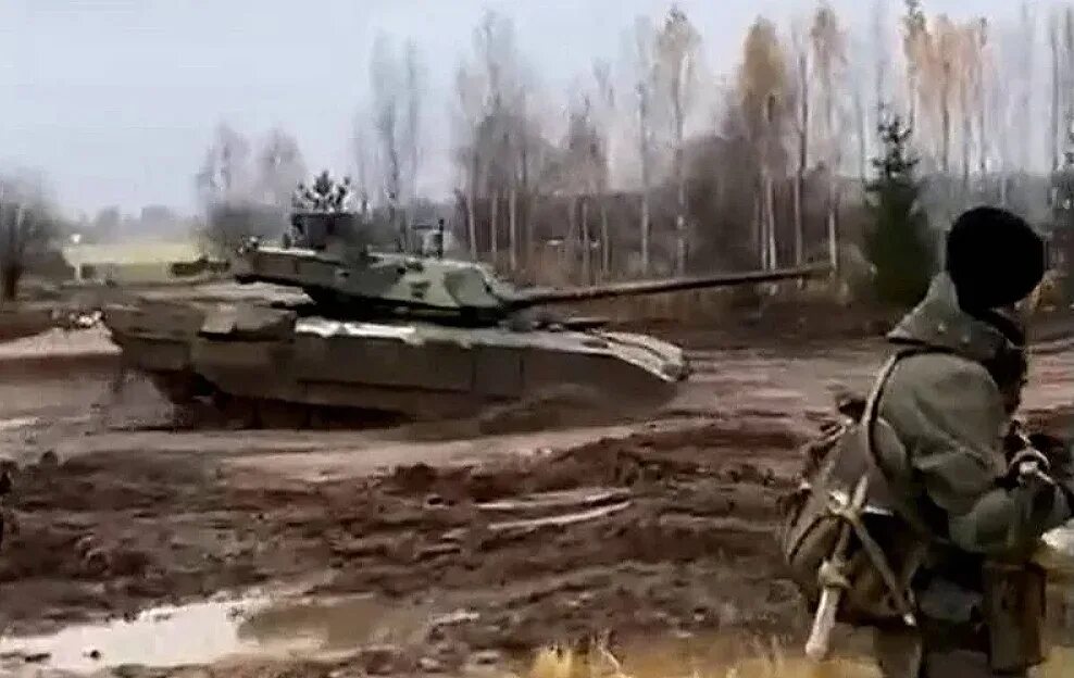 Почему танк армата не участвует. Т 14 армата на полигоне в казани. танк армата т-14 в сирии. танк т-14 армата на полигоне.