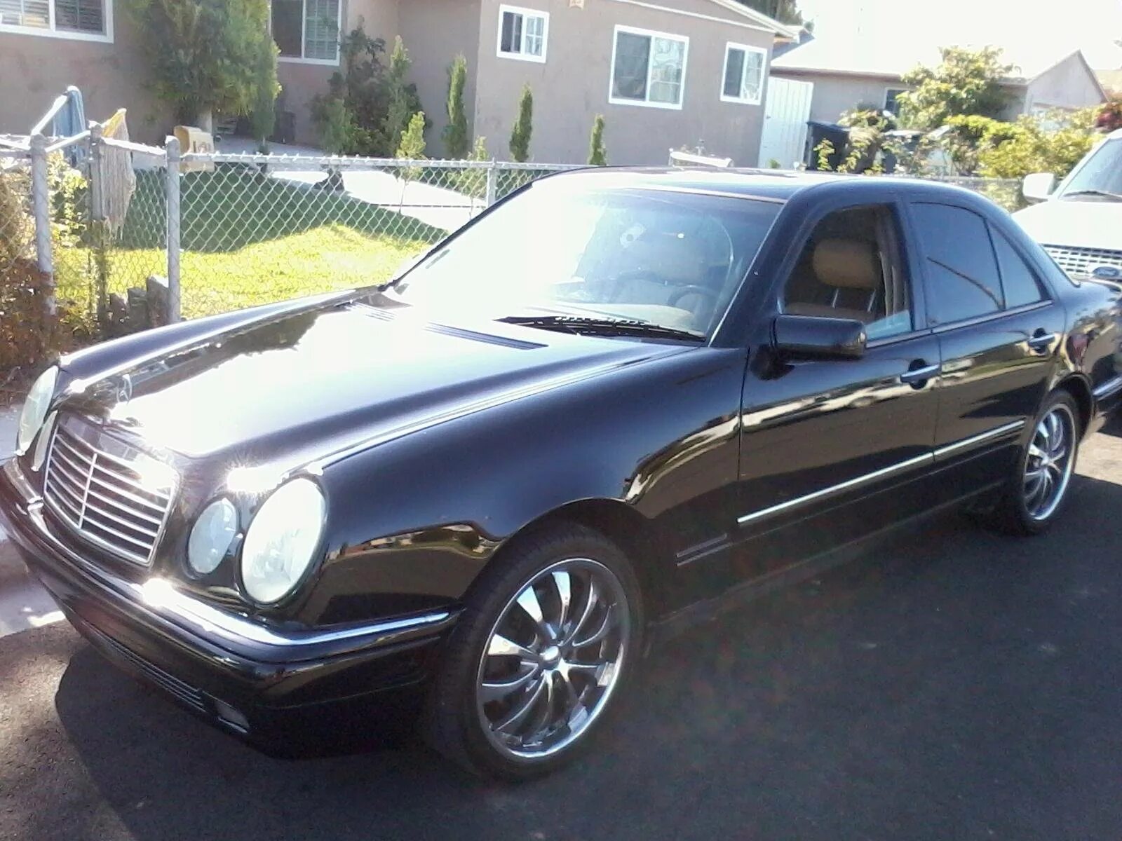 Купить б/у Mercedes-Benz E-Класс II (W210, S210) 230 2.3 MT (150 л.с.) бензин ме