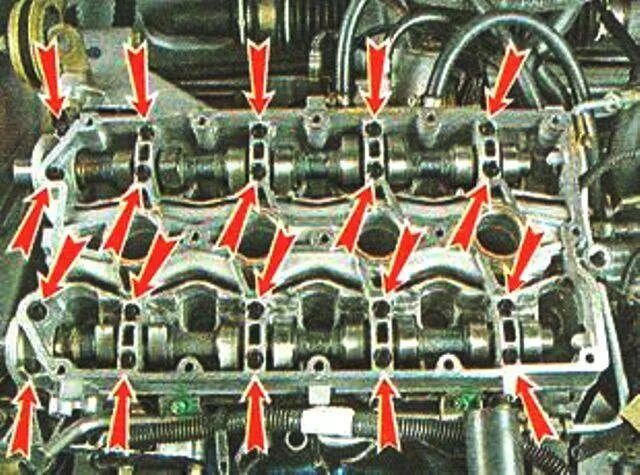 Затяжка болтов гбц ваз 2112. Крышка крепления распредвалов ВАЗ 2112. Корпус подшипников распредвалов ВАЗ 21124. Распредвалы ВАЗ 2112 16 клапанов. Распредвалы на ГБЦ ВАЗ 2112 16 клапанов.
