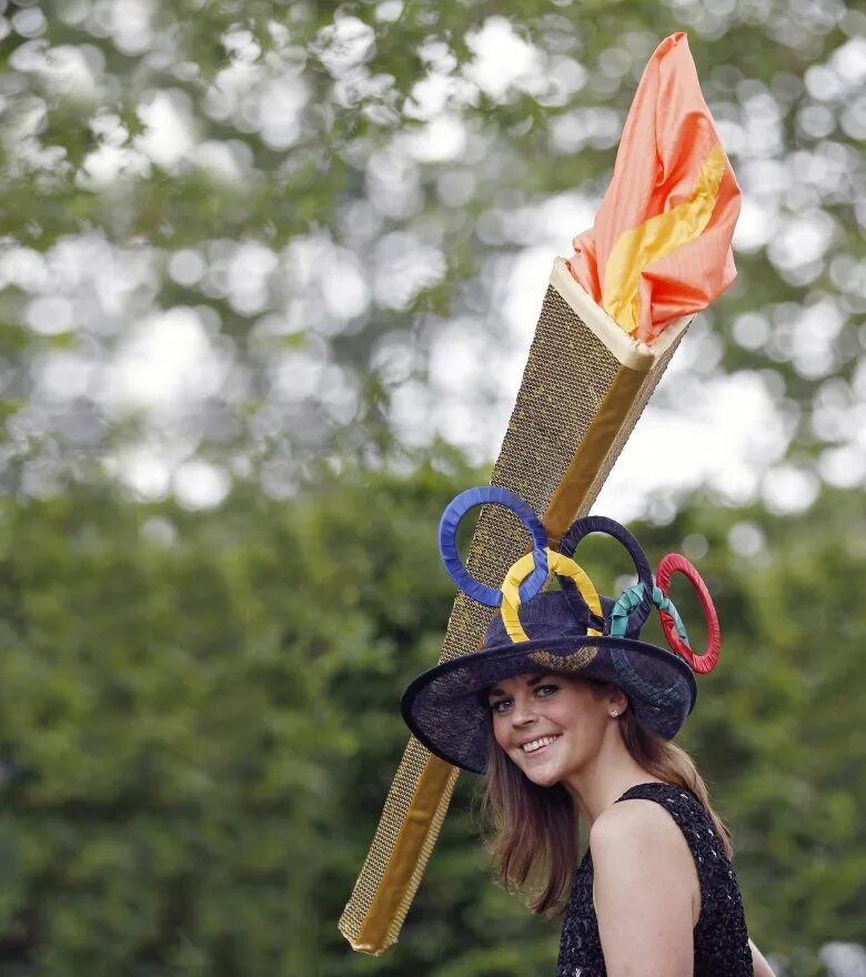 Конкурс смешных шляп. Шляпка royal ascot для мальчиков. royal ascot hats unusual. необычные шляпы для мальчиков. шляпа необычная на конкурс.
