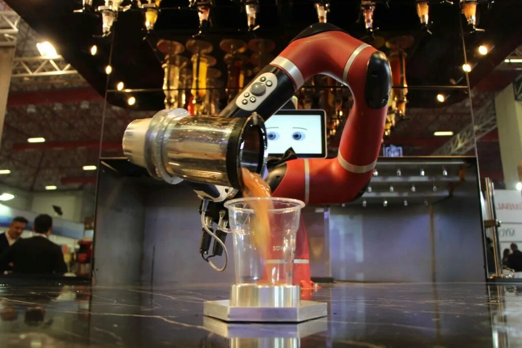 Робот бармен kuka. Бармен работа. Роботизированный бар. Робот бармен в Японии.