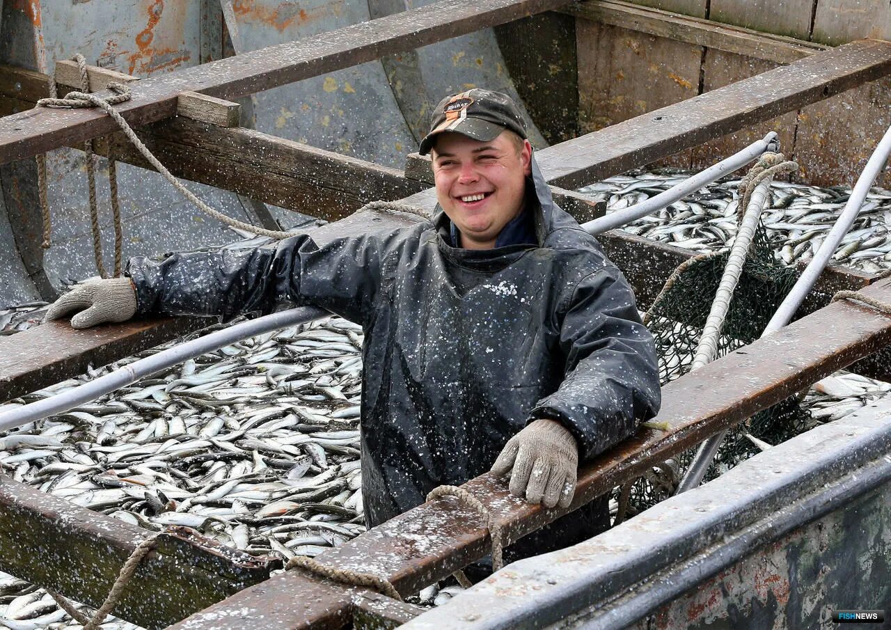 Рыболовецкий колхоз им ленина. Рыболовецкий колхоз имени кирова сахалин. Рыболовецкий колхоз большевик астраханская область. Рыболовецкий колхоз им ленина. Рыбзавод петропавловск камчатский.