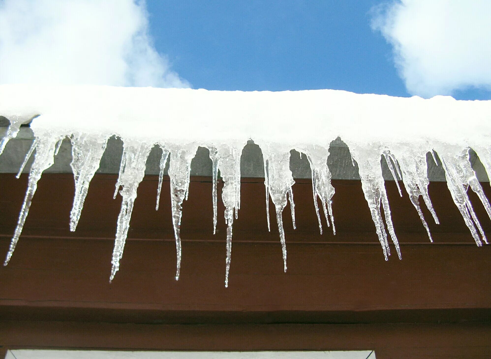 сосульки. сосульки для детей. зима сосульки. маленькие сосульки. красивые сосульки.