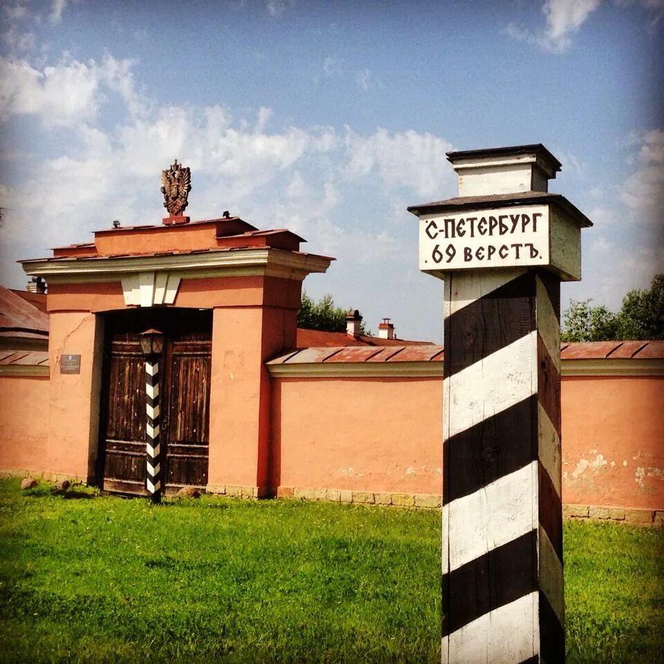 Дом музей станционного смотрителя в ленинградской области. Дом станционного смотрителя гатчинский район. Гатчинский выра. Дом станционного смотрителя гатчинский район. Гатчинский выра.