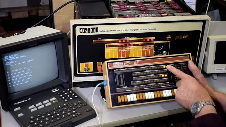 Мини-ЭВМ PDP-8. Dec PDP-8. Миникомпьютер PDP-11. 1960 Первый мини компьютер PDP 8.