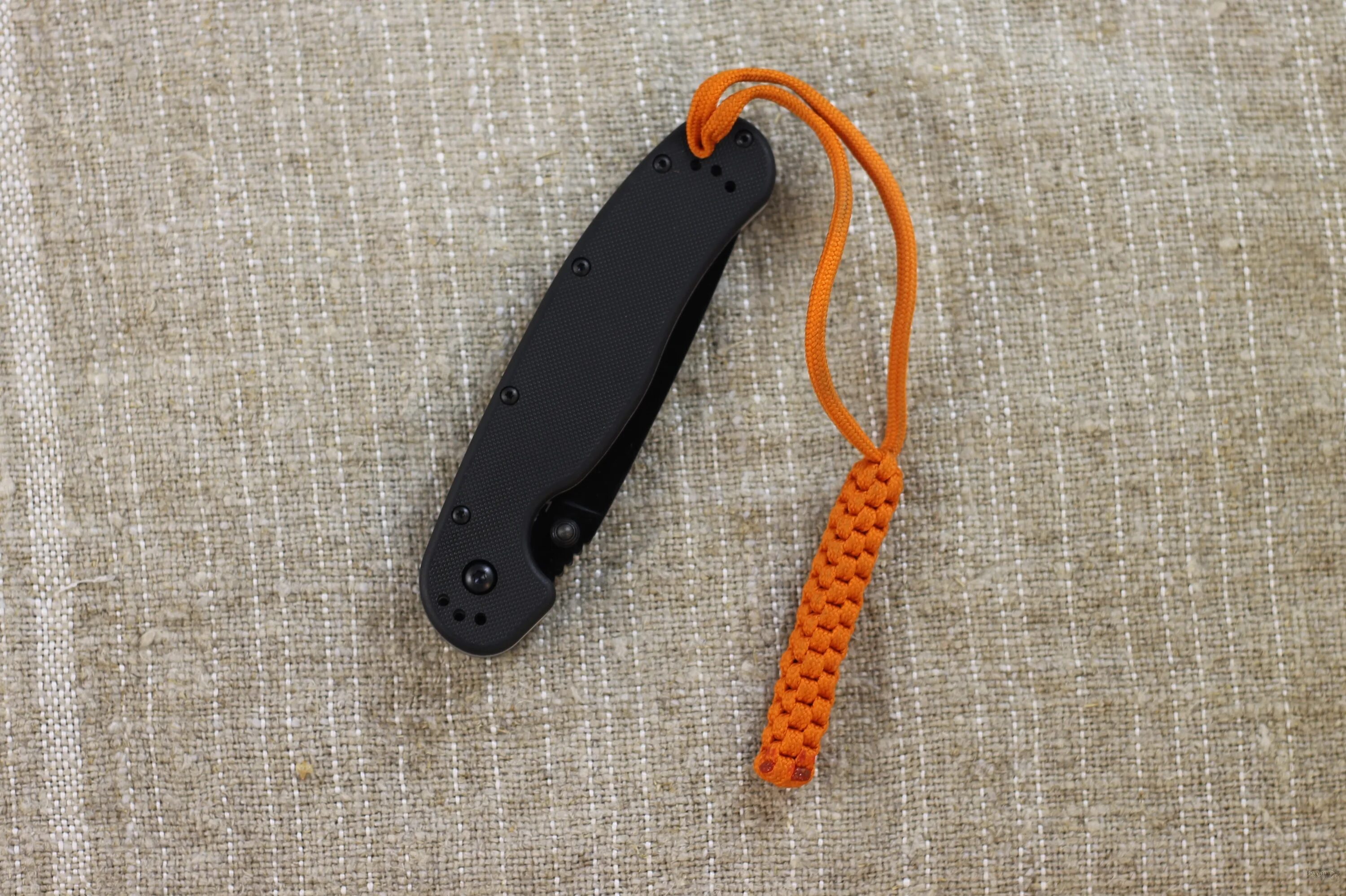 Темляк carbon fiber. Спайдерко тинейшес с темляком. Лпх темляки. Лпх темляки. Оранжевый темляк.