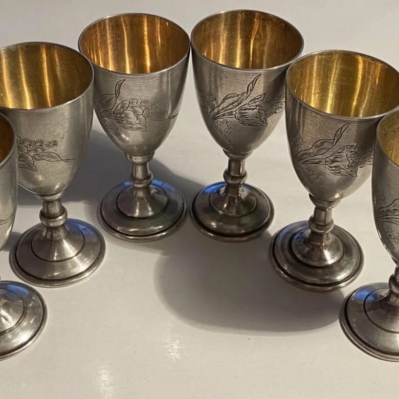 Романс заздравный кубок глинка. Рюмка для водки кольчугинский мельхиор. Царские стопки. Рюмки с позолотой внутри. Рюмки из серебра кубачинские.