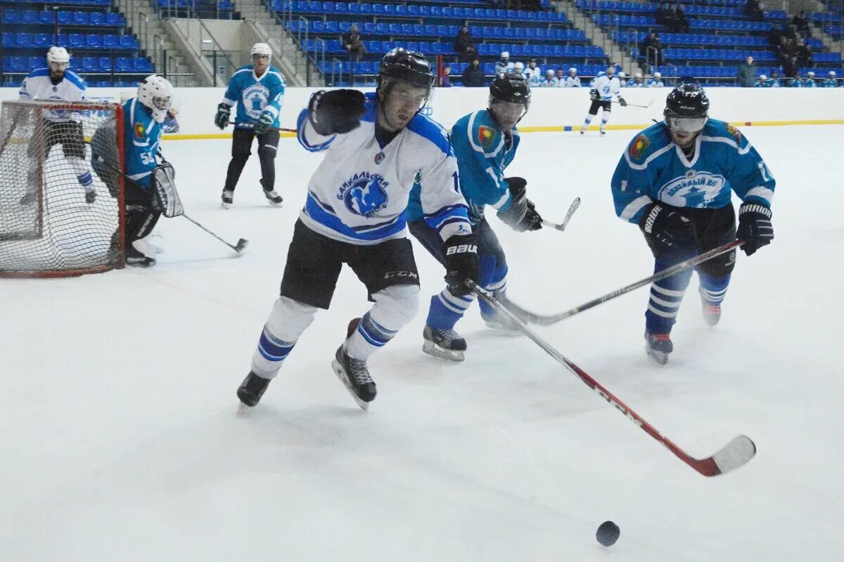 Complete with ice hockey