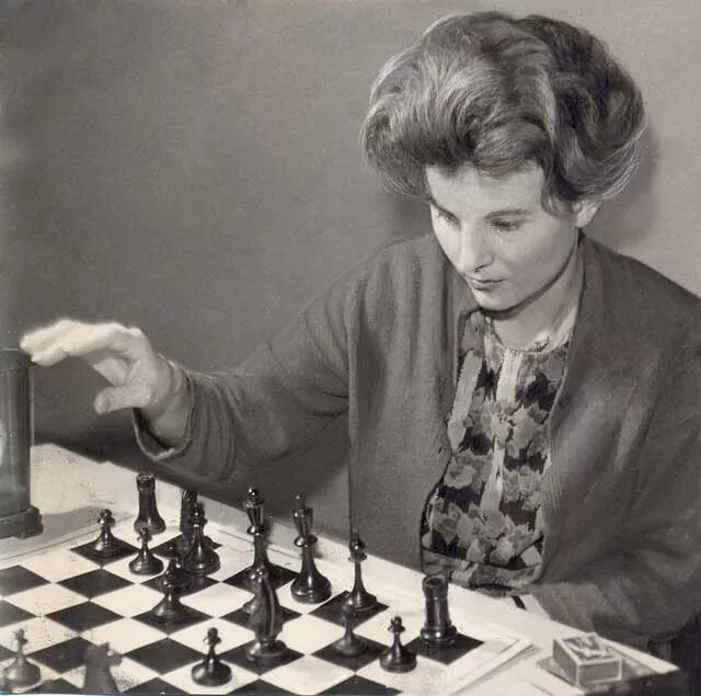 Харман шахматистка. Харман шахматистка. Бэт хармон шахматистка. Элизабет хармон шахматы. Шахматистка херман элизабет.