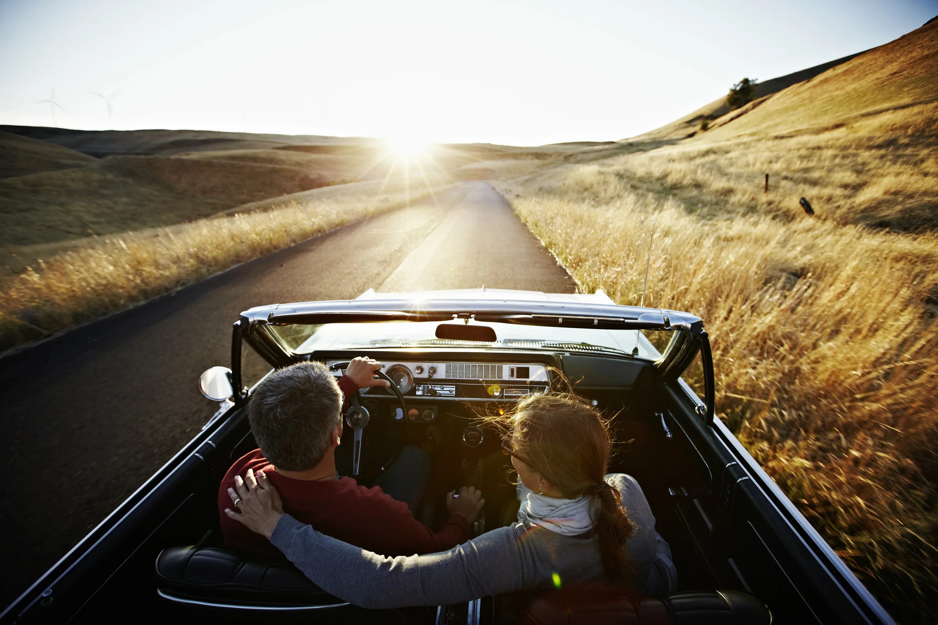 Road trip мод. Люди которые путешествуют в машине. Путешествия машина драйв. Путешествуют на машине Кадр из фильма. Обои на телефон путешествие на машине.