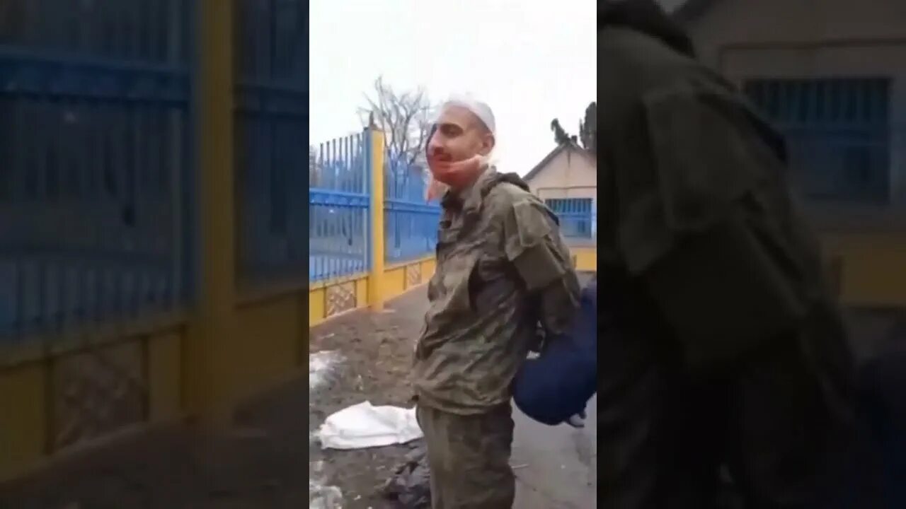 В плену долгов. Плненые русские на украинн. Русские солдаты в плену на Украине. Издевательства над пленными российскими солдатами. Глумление над российским солдатам.