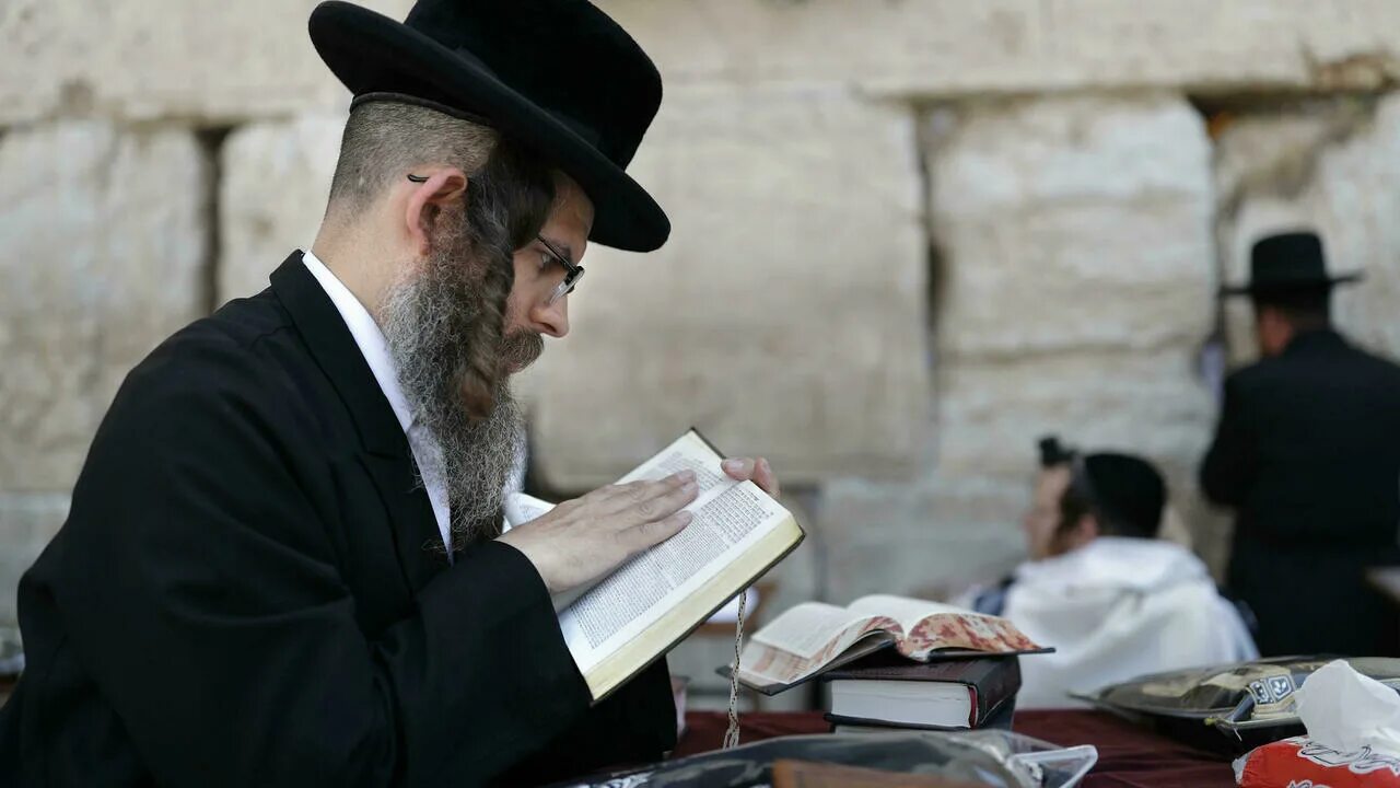Иудаизм в Израиле. Раввинский иудаизм. Что пользуется первостепенным почитанием в иудаизме