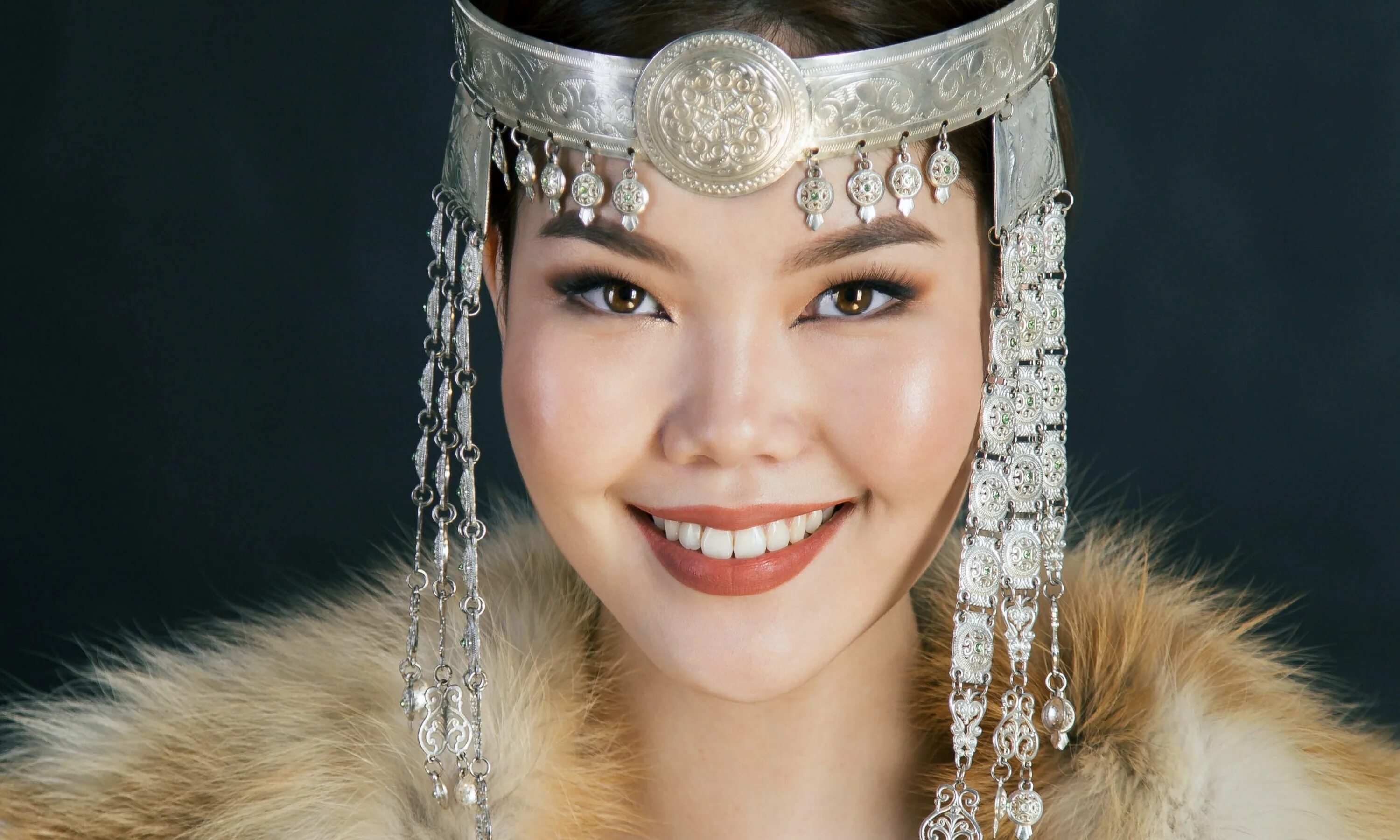 Альбина дегтярева айархаан. Как называется якутская женщина своего мужа. Как называется якутская женщина своего мужа. Как называется якутская женщина своего мужа. Якут и якутка.