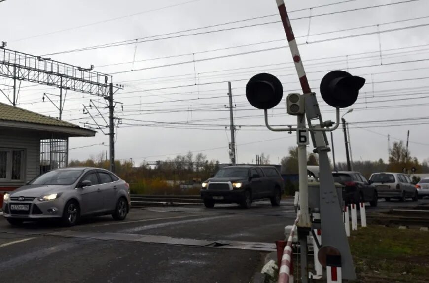 Подольск переехать. ЖД переезд в Подмосковье. ЖД переезд Мытищи. Кутузовский переезд Подольск. Щелковский переезд авария.