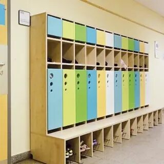 Барабашка живет в раздевалке где стоят шкафы