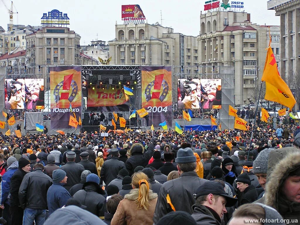 Orange revolution. Оранжевая революция Украина 2004 год. Майдан 2004 Ющенко. Ющенко оранжевая революция 2004. Ющенко оранжевая революция.