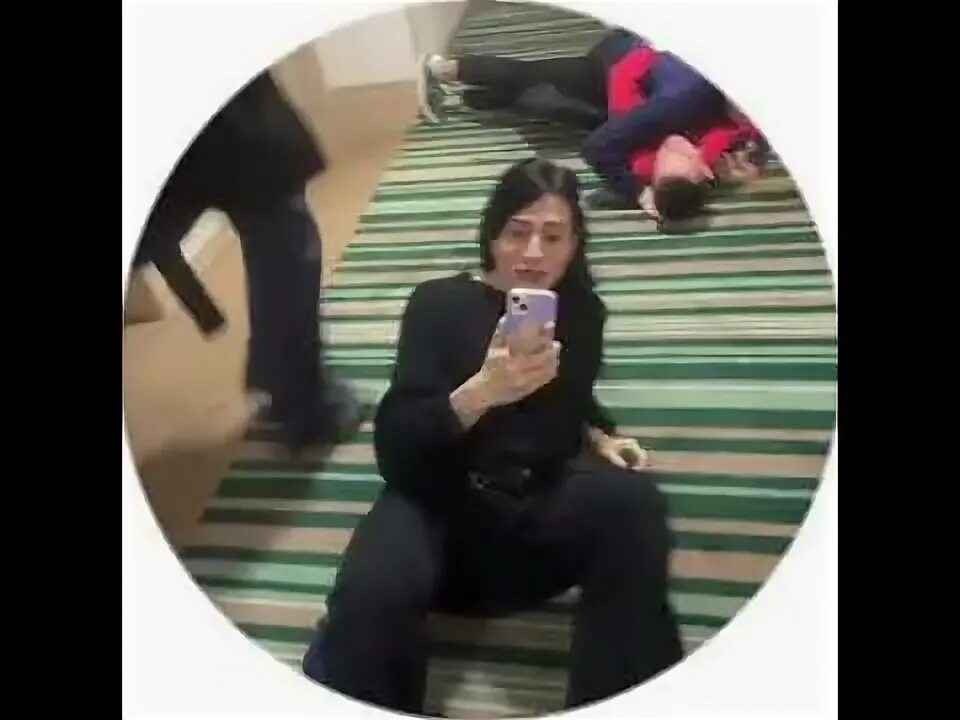 Хилми облили перцовкой. Драка хилми. Хилми форкс и даша корейка. Хилми форкс драка. Драка хилми.