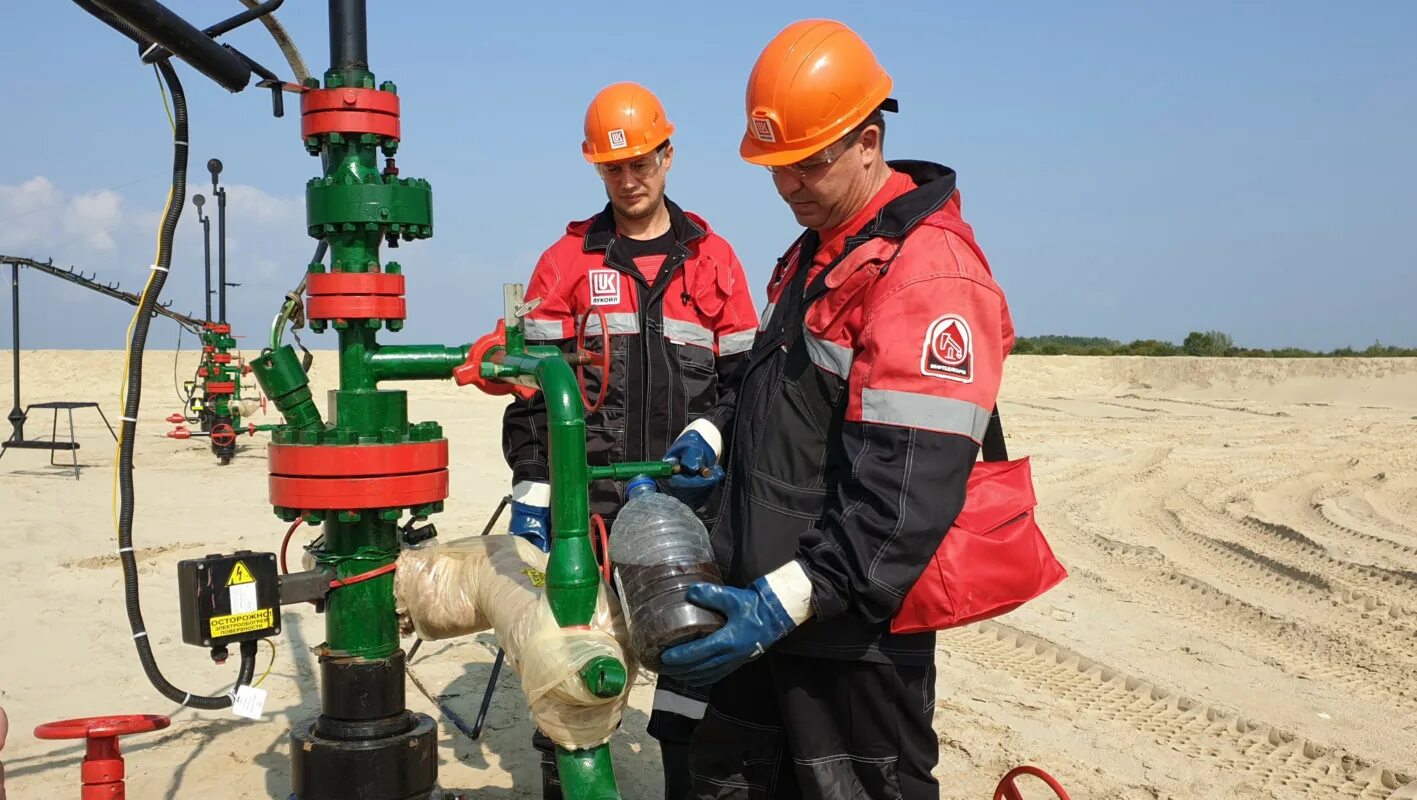Оператор по добыче нефти и газа лукойл. Гиссар лукойл. лукойл добыча нефти. лукойл добыча газа. нефтяная промышленность лукойл.
