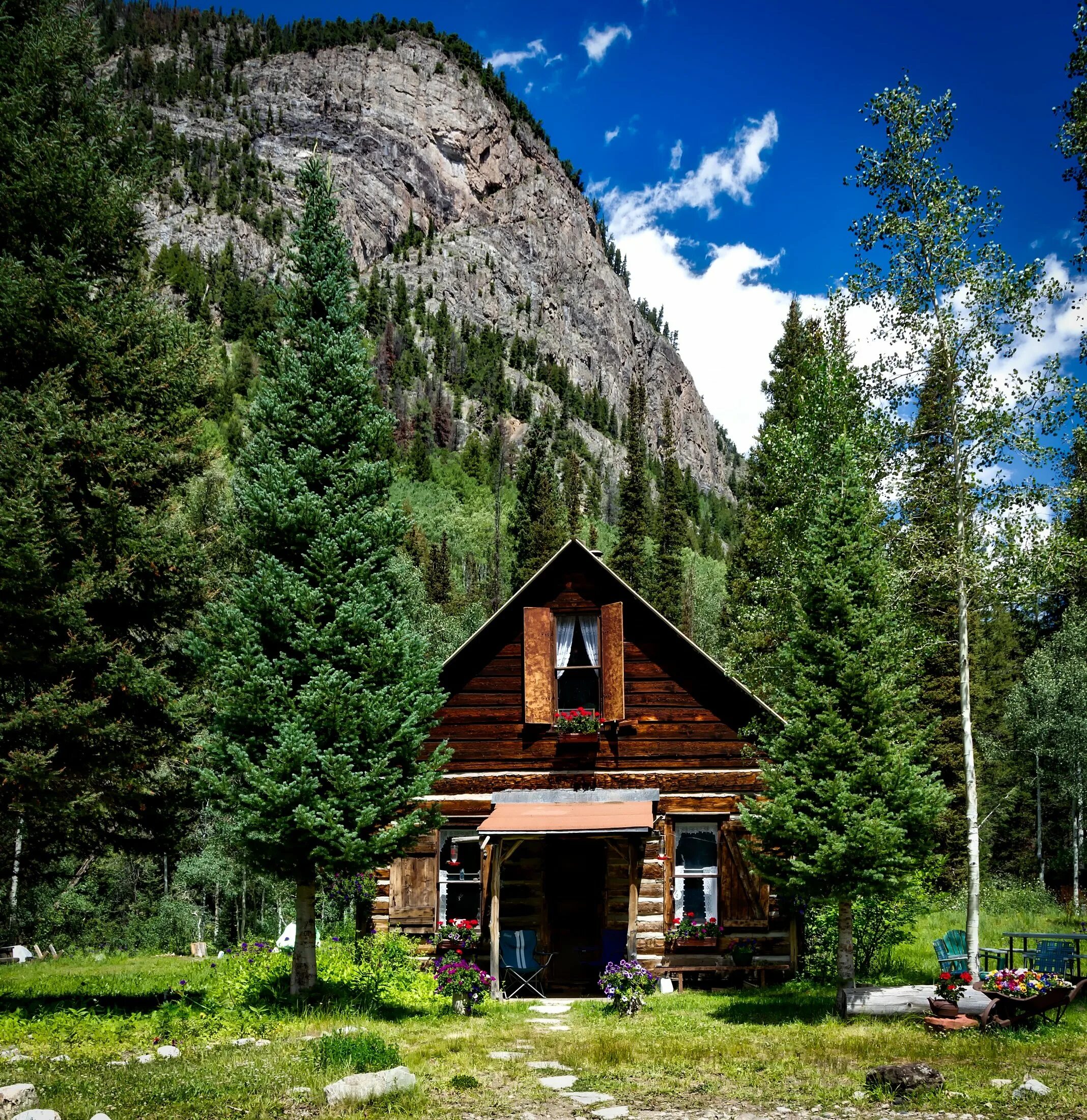 Дом дача в горах. Altay Chalet горный Алтай. Каменная изба горный Алтай. Швейцарское Шале на берегу Цугского озера в предгорье Альп. Домики горный горный Алтай.