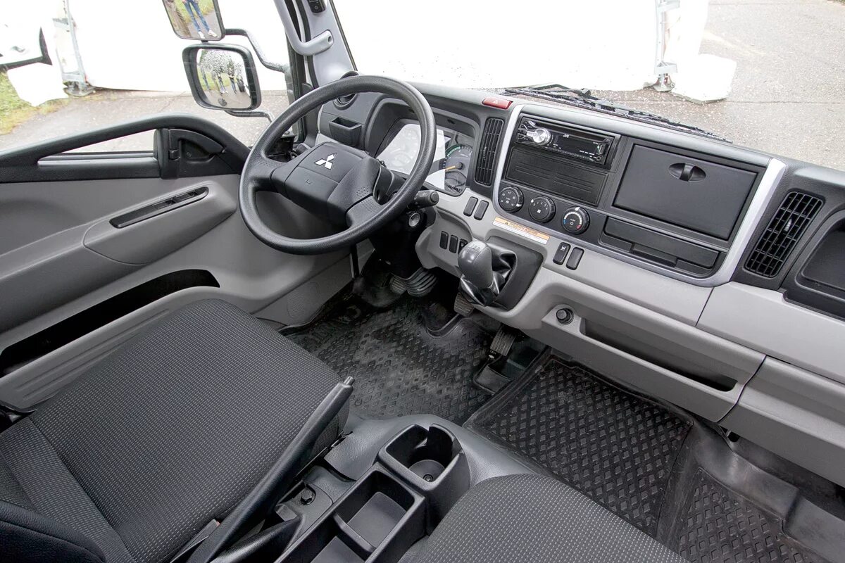 Кабина кантер купить. Кабина Mitsubishi Fuso Canter 2020. Mitsubishi Fuso Canter 2021 салон. Mitsubishi Canter 2020 салон. Салон Мицубиси Фусо 2021.