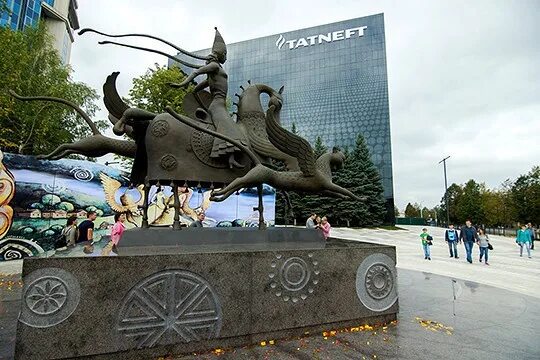 Каракуз. Сквер каракуз альметьевск. каракуз скульптура альметьевск. памятник каракуз в альметьевске. скульптура даши намдакова каракуз.